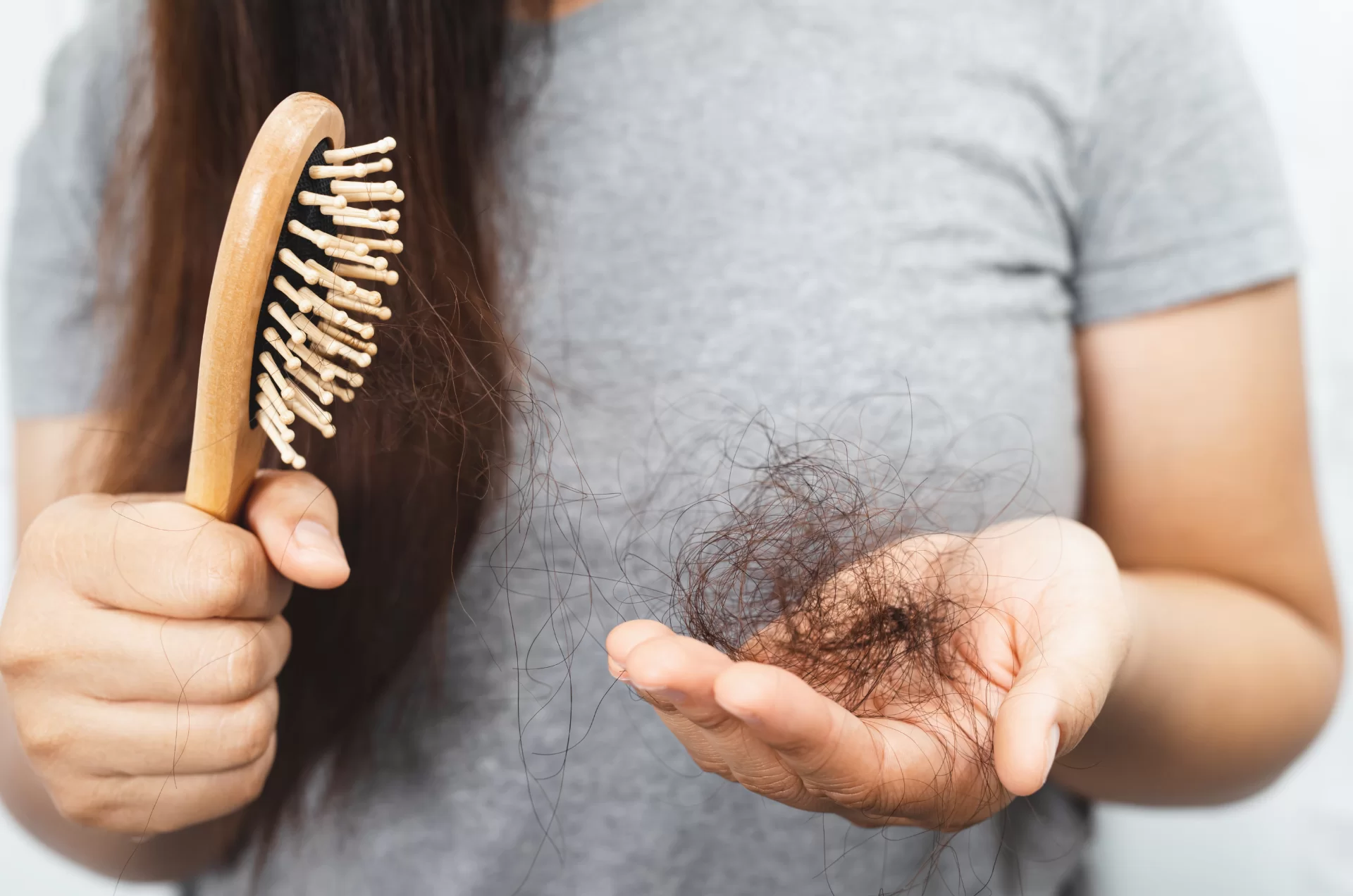 causas de queda de cabelo